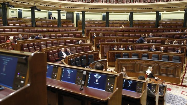 PP y Vox sumarían un récord de 191 diputados, según una encuesta del Mundo