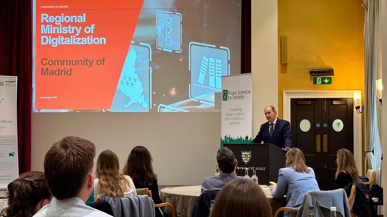 El consejero de Digitalización, Miguel López-Valverde, explica en la Universidad de Cambridge el modelo de transformación digital de la Comunidad de Madrid