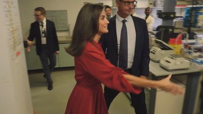 La reina Letizia apoya en Milán un impulso a la innovación en la investigación del cáncer