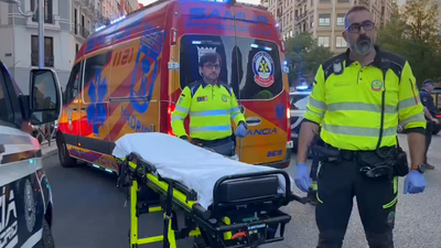 Un motorista, grave tras colisionar frontalmente con un coche en la calle Alcalá