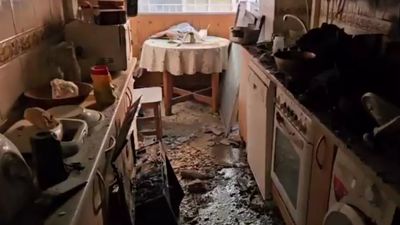 Los cuerpos de Policía y Bomberos salvan la vida de un hombre al incendiarse su cocina en Alcorcón