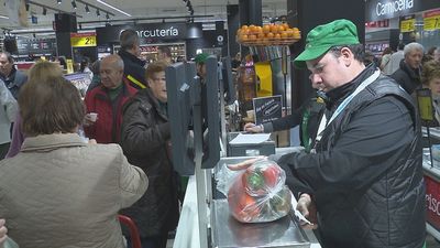 Los españoles vuelven a pagar IVA al comprar leche, pan, huevos, frutas y aceite de oliva