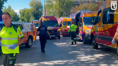 Un motorista atropella a dos personas en la calle Caídos de la División Azul