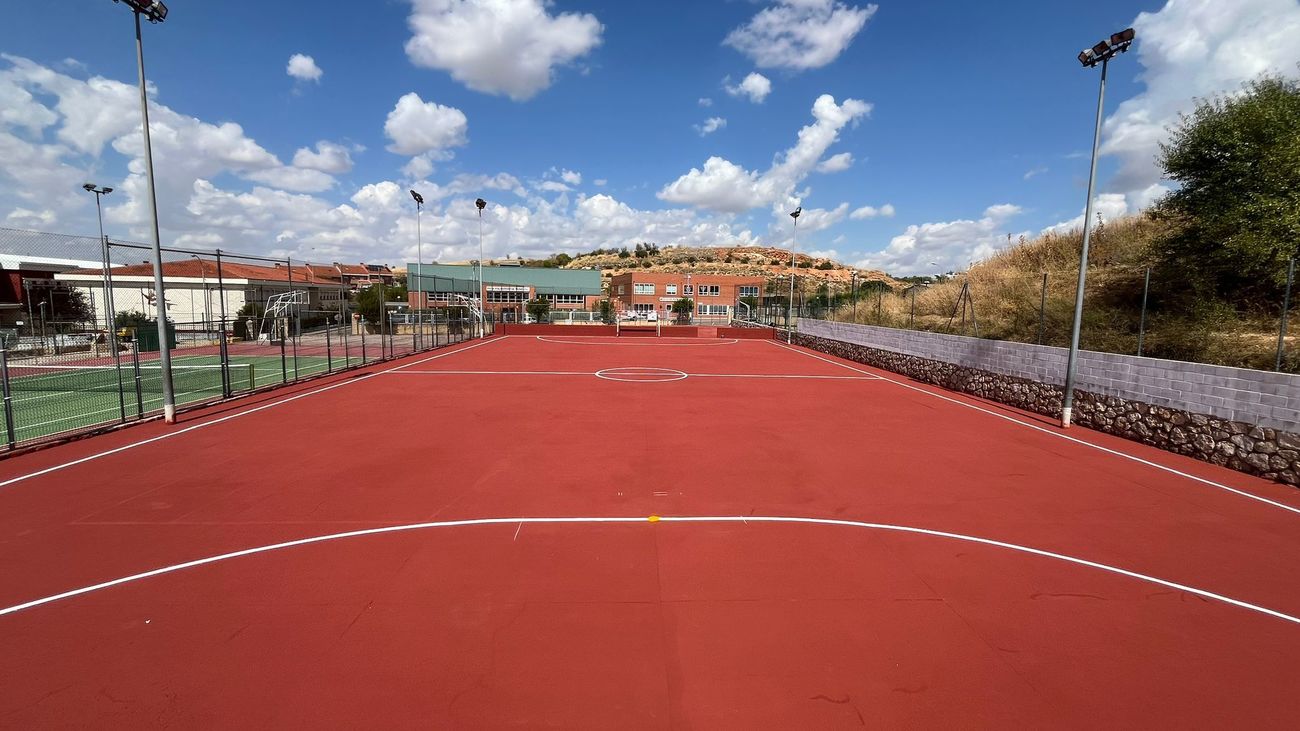 Exterior del polideportivo municipal de Campo Real