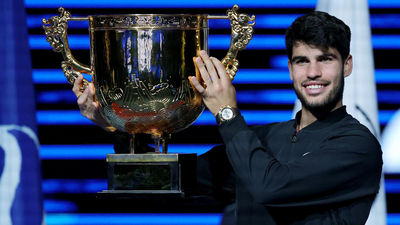 Alcaraz, campeón del Abierto de China tras remontar a Sinner