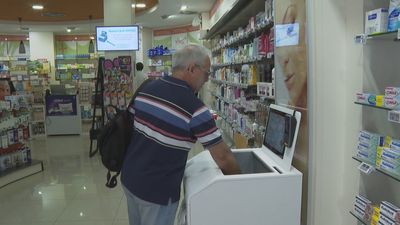 Una farmacia de Alcobendas, pionera en el autopago de algunos productos sanitarios