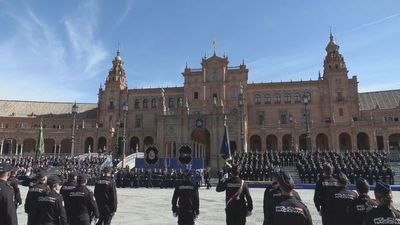 Policía Nacional celebra su Día, sin público, en la plaza de España de Sevilla