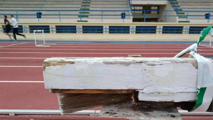 Atletas de Alcorcón urgen remodelar la pista de atletismo de Santo Domingo