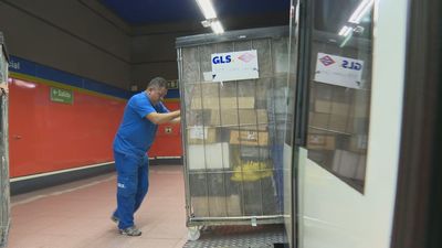 El Metro de Madrid ya transporta casi un millar de paquetes diarios en la Línea 12