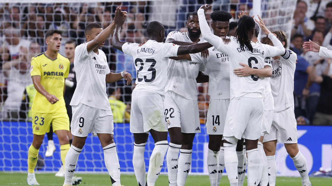 Los jugadores del Real Madrid celebran un gol al Villarreal