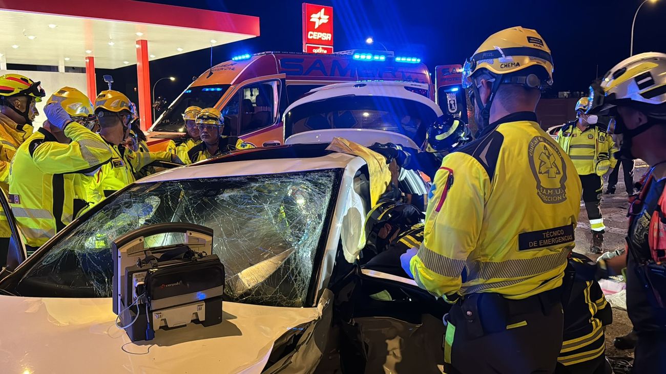 Un herido en la colisión frontolateral entre dos vehículos en Villa Vallecas