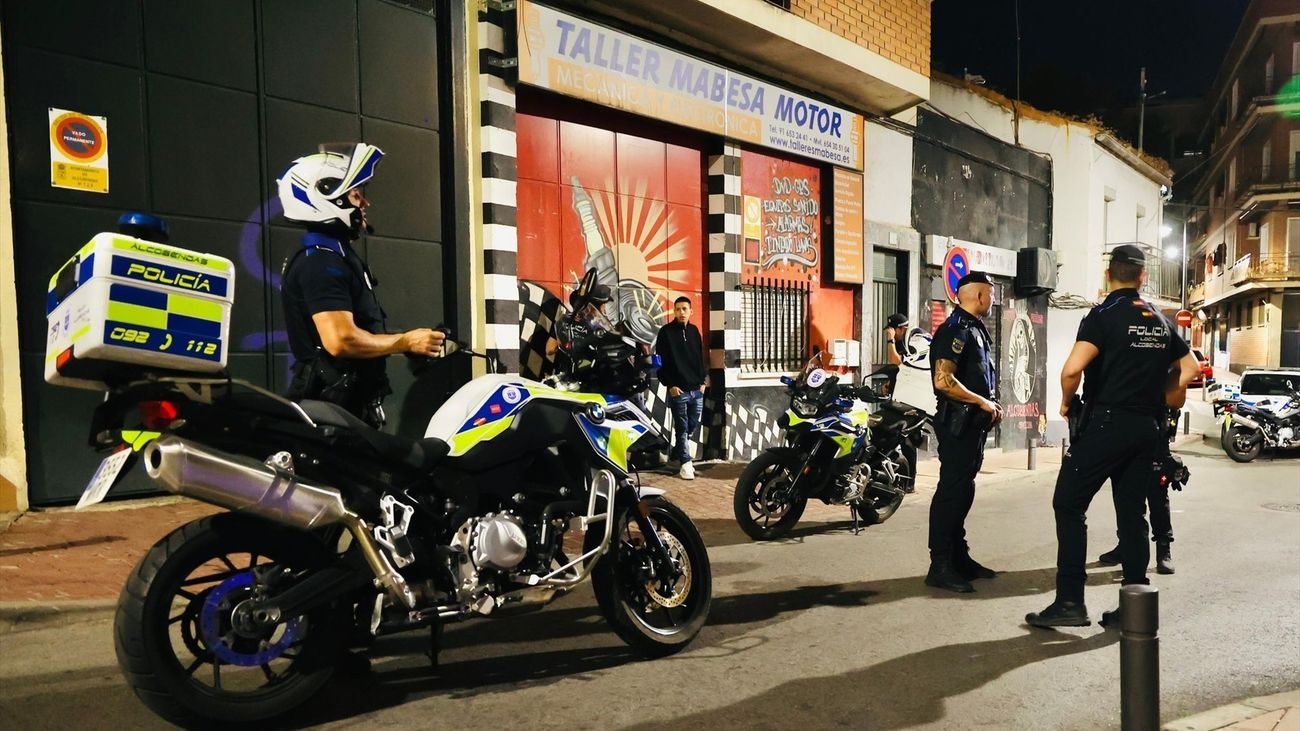 Operación policial en una calle del centro de Alcobendas