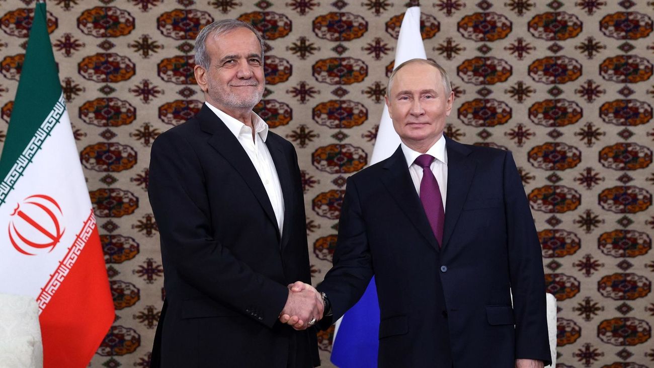 Masoud Pezeshkian y Vladimir Putin