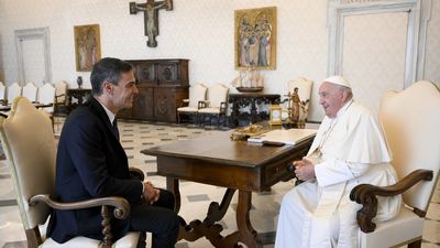 El Papa recibe a Sánchez en el Vaticano con la inmigración y Oriente Medio como protagonistas