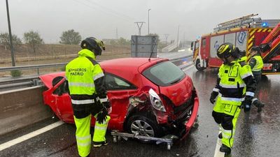 Dos heridos leves tras chocar su vehículo contra la mediana de la M-607, en Fuencarral