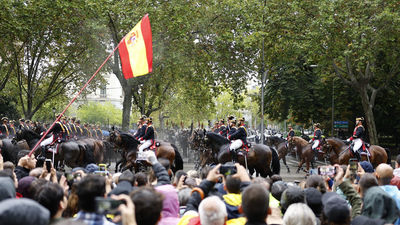 Madrid se vuelca con las fuerzas armadas para celebrar el día de la Hispanidad