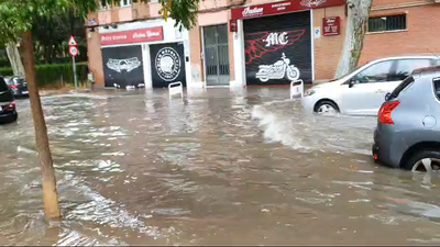 La fuerte lluvia caída  en Madrid deja calles  inundadas, balsas de agua, cortes de luz...