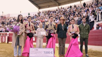 Talavante, Gonzalo Caballero y Pablo Aguado a hombros, una tarde de buen toreo y solidaridad en Torrejón de Ardoz