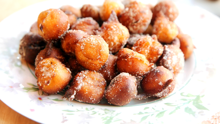 Los reposteros madrileños presentan los mejores buñuelos en la Real Casa de Correos