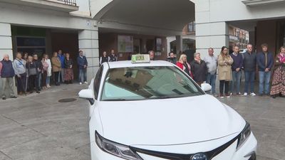 Compañeros de Isidro se concentran en Alcalá de Henares como repulsa al asesinato del taxista