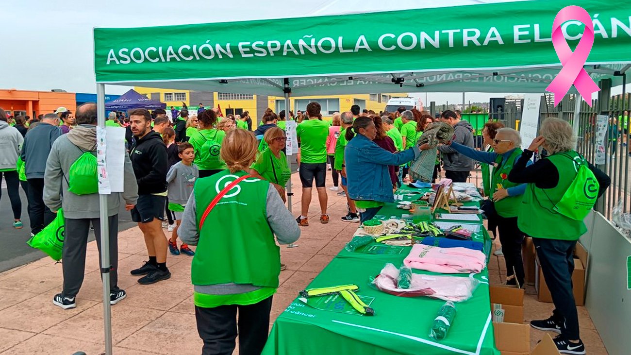 Mesas informativas de la Asociación Española contra el Cáncer en la Comuidad de Madrid para concienciar sobre el cáncer de mama