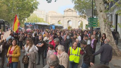 Afectados por Madrid 360 protestan contra las restricciones y piden acatar el fallo judicial