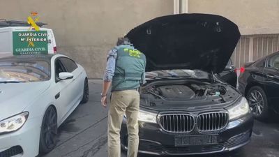 La Guardia Civil recupera 98 coches robados en varios países y detiene en a 66 personas