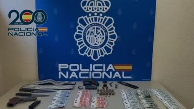 Dos detenidos tras atracar en San Blas a punta de pistola un estanco y huir en un coche de alta gama