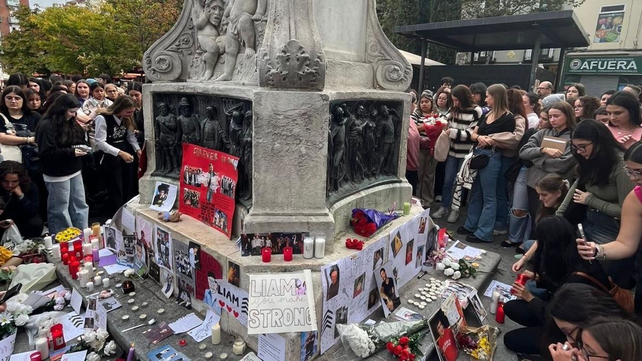 Homenaje a Liam Payne en la Plaza Santa Ana