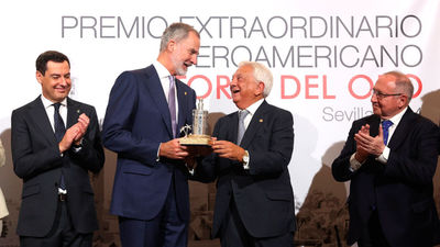 El Rey llama a fortalecer la relación con los países iberoamericanos al recibir el premio Torre del Oro