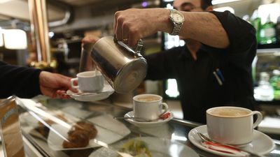 Hacer pausas para tomarse un café nos hace más productivos en el trabajo