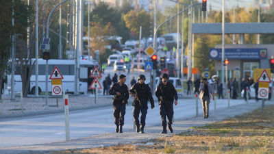 Cinco muertos y 19 heridos por un ataque terrorista a una fábrica militar en Ankara