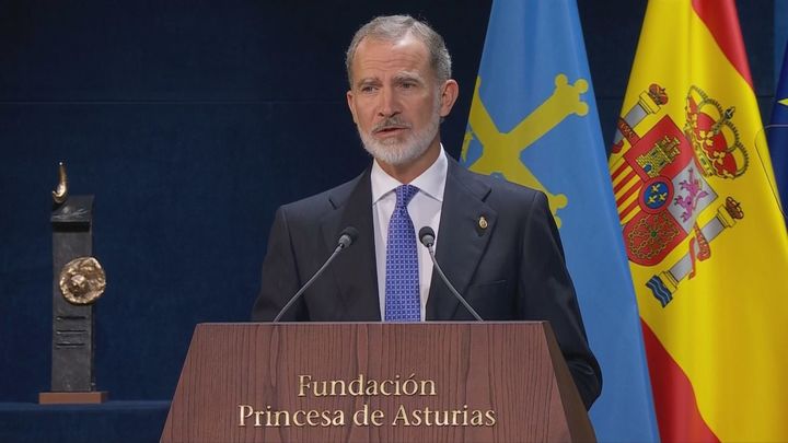 Felipe VI reconoce sentir orgullo de Rey y de padre al ver a la Princesa de Asturias en la entrega de los galardones