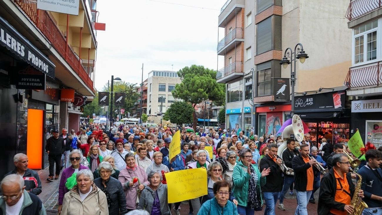 Personas mayores marchan en Getafe contra la soledad no deseada