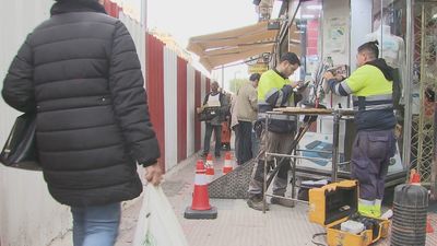 Las tiendas de Delicias, 'encajonadas' por las obras del metro: "Esto es un caos"