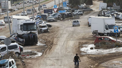 Restringida la movilidad en las carreteras de acceso a los pueblos afectados por la Dana