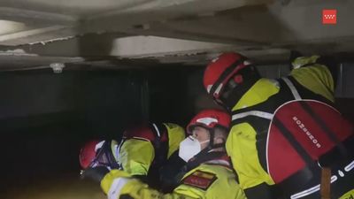 Los profesionales de los  servicios de emergencias de Madrid ayudan en Valencia