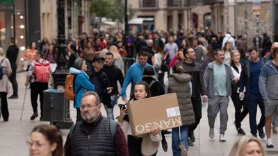 España roza los 49 millones de habitantes, máximo histórico, debido a la inmigración