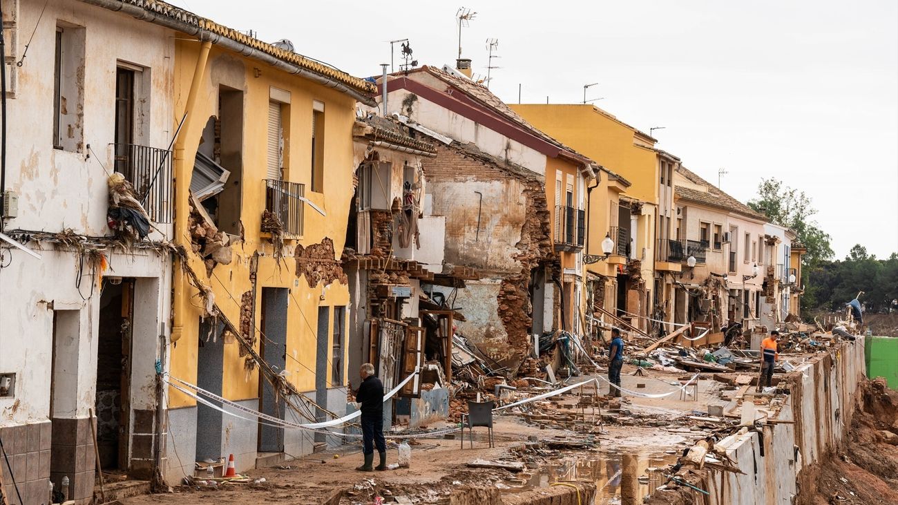 Casas destrozadas en Paiporta, tras el paso de la DANA por Valencia