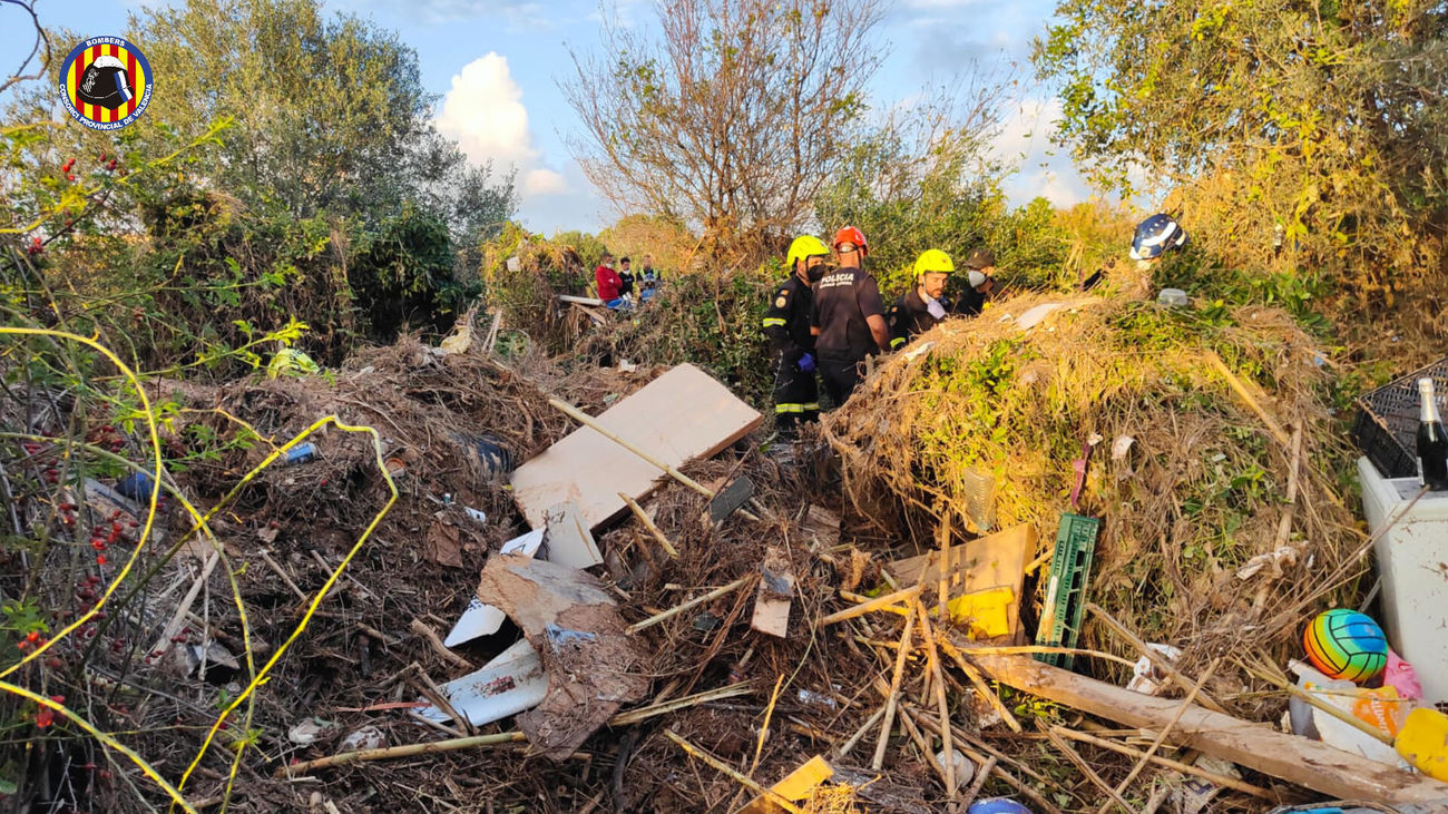 Los bomberos encuentran el cadáver de un hombre en una zona de campos cerca del parque de Les Barraques, en Catarroja