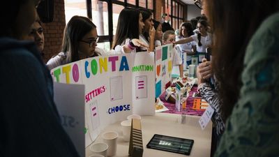 Tecnología en Majadahonda con acento femenino