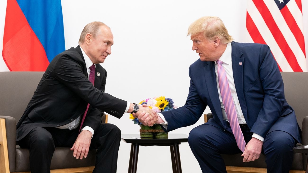 Foto de archivo de Vladimir Putin y Donald Trump