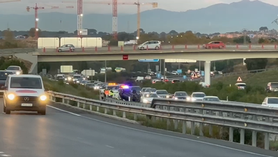 Un coche vuelca en la M-501, en Prado del Espino, y provoca grandes retenciones