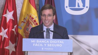 Madrid asesora  a personas mayores sobre cómo acceder de forma segura a la banca digital