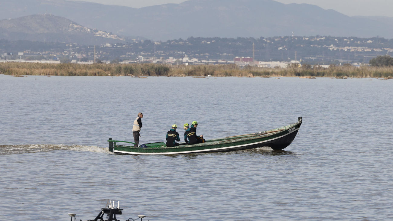 Labores de búsqueda de cuerpos en L'Albufera de Valencia