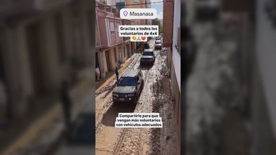 Voluntarios de toda España han viajado en sus 4x4 para ayudar a los afectados por la DANA