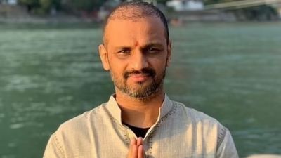 Muere Sharath Jois, gurú del yoga de Madonna, Sting y Gwyneth Paltrow