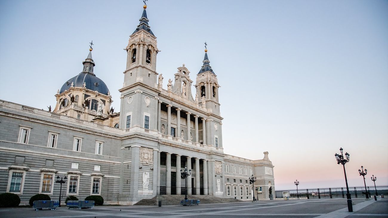 Telemadrid retransmite la Santa Misa que se celebrará en la catedral de La Almudena en memoria de las víctimas de la DANA y como apoyo a todos los afectados