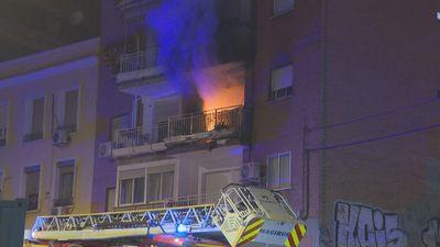 Un Incendio calcina una vivienda en Tetuán y deja 9 intoxicados leves por humo