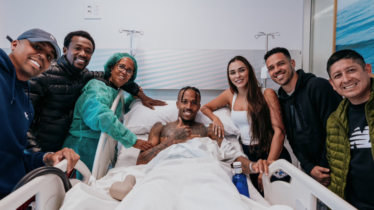 Militao junto a su familia